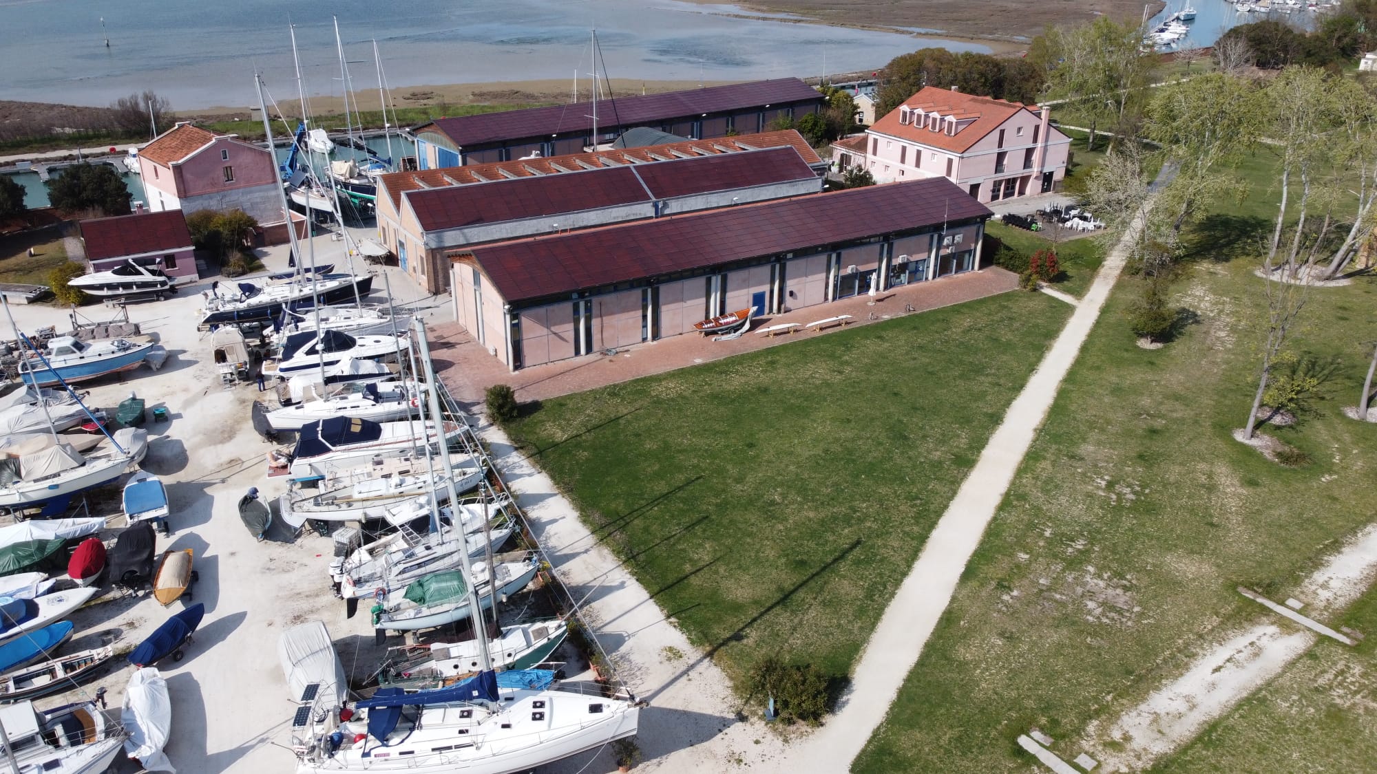 isola di Certosa Venezia, tegole fotovoltaiche, tetto fotovoltaico